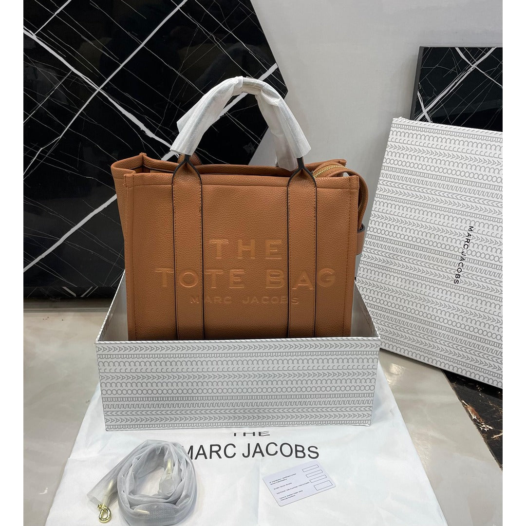 MARC JACOBS THE LEATHER TOTE BAG