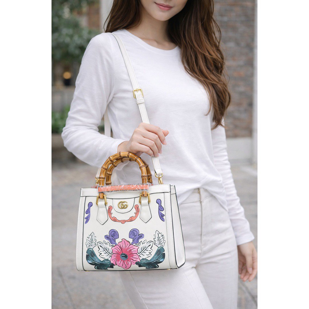 GUCCI DIANA BAMBOO SMALL HANDLE BAG