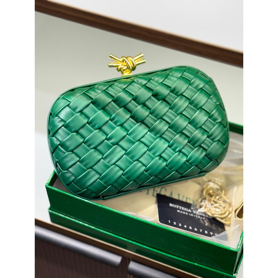 BOTTEGA VENETA KNOT CLUTCH BAG