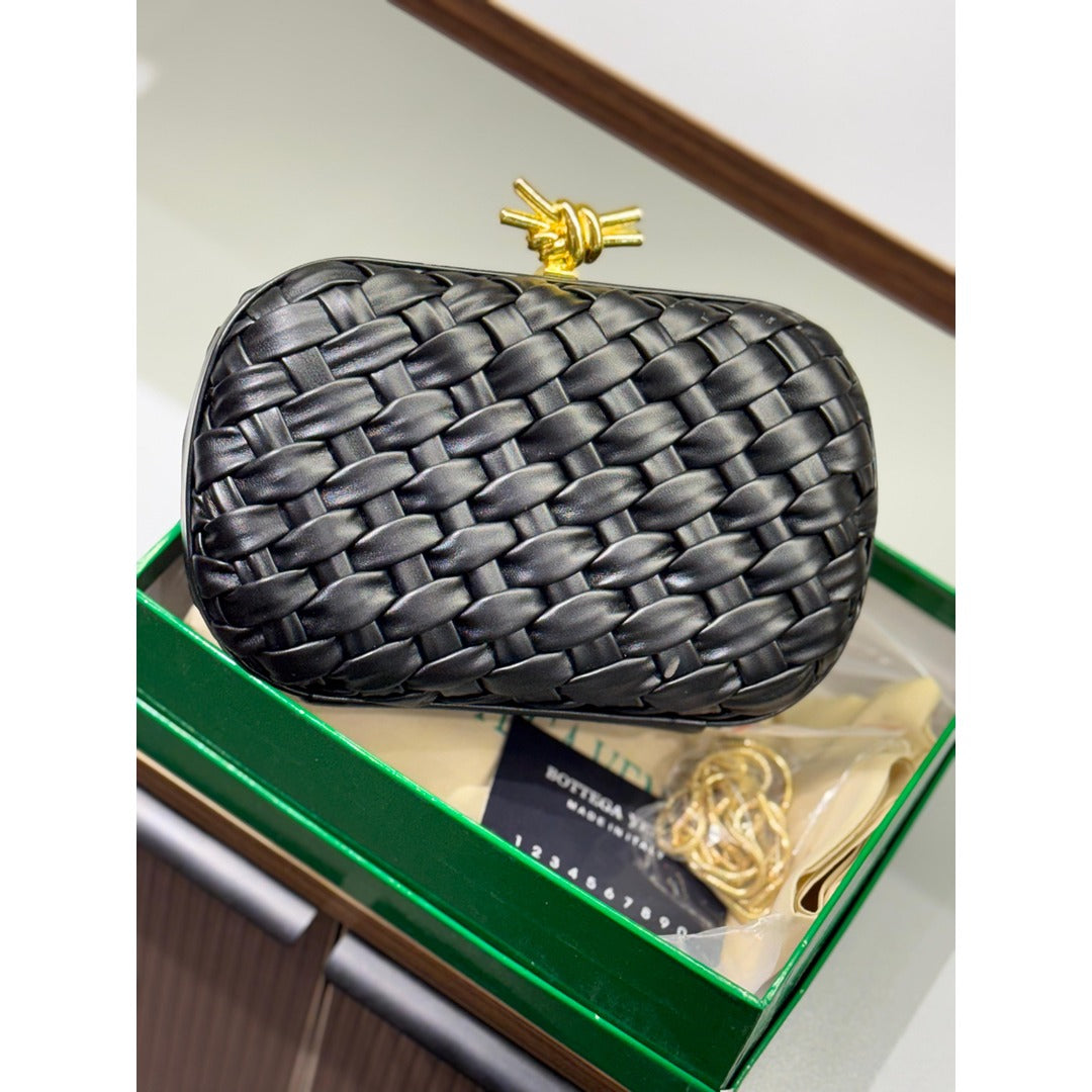 BOTTEGA VENETA KNOT CLUTCH BAG