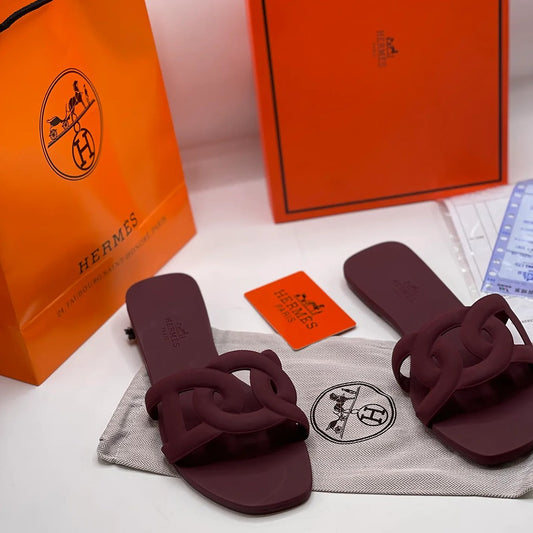 HERMES ALOHA MULES BURGUNDY INTERLOCKING RUBBER FLATS