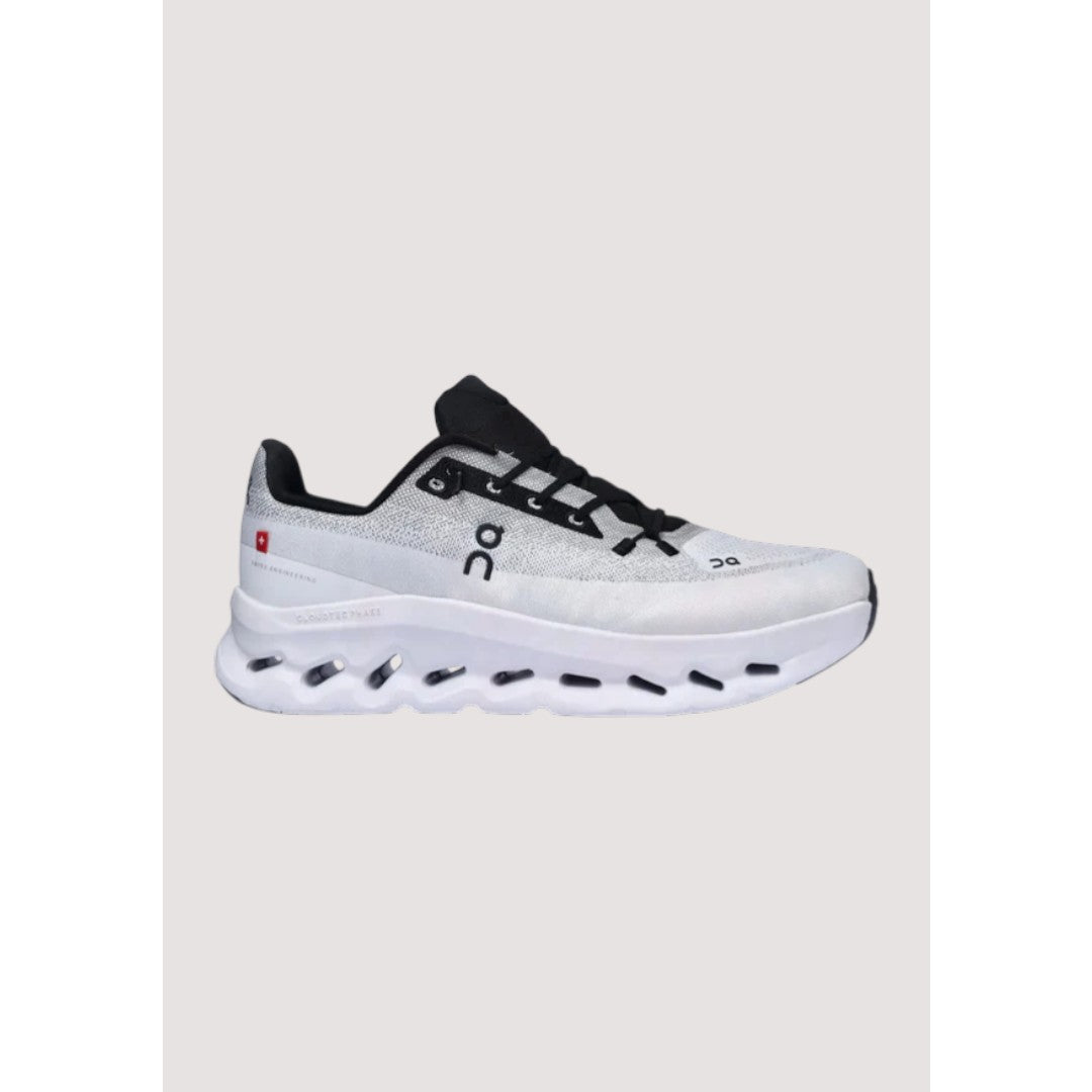 ONCLOUD TILT BLACK IVORY WHITE