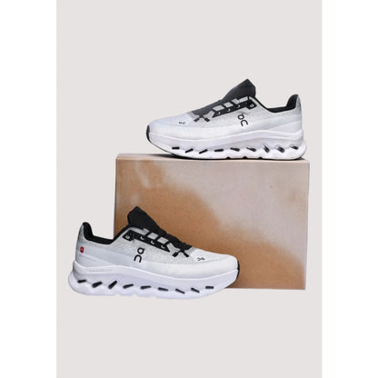 ONCLOUD TILT BLACK IVORY WHITE