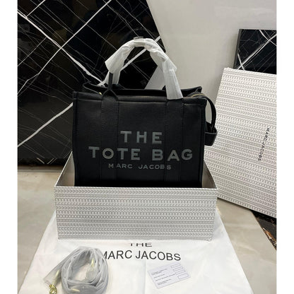 MARC JACOBS THE LEATHER TOTE BAG