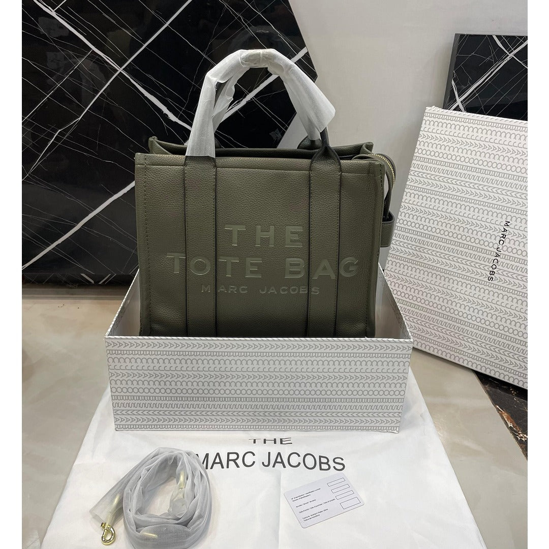 MARC JACOBS THE LEATHER TOTE BAG